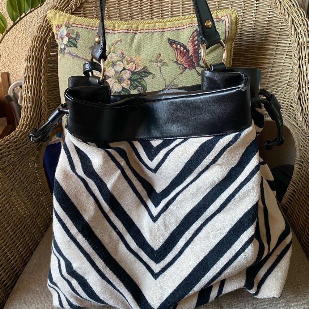 Juicy Couture Black and White Chevron Terry Cloth Tote - Picture 5 of 10